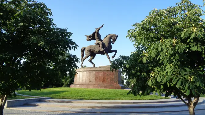 5_Amir Temur Square