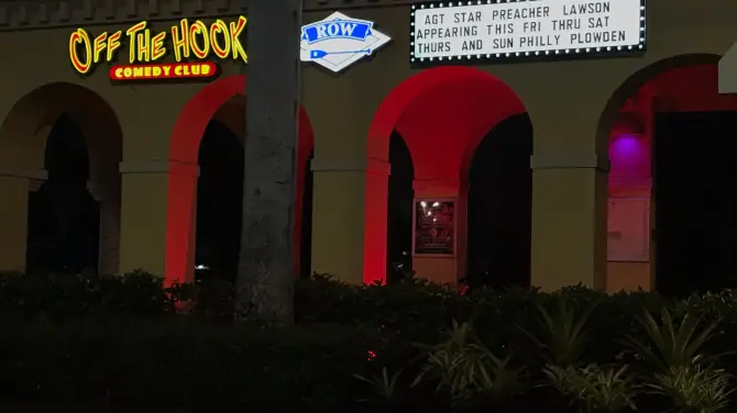 5_Off The Hook Comedy Club