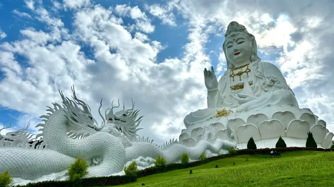 2_Wat Huay Pla Kang: Goddess of Mercy Chiang Rai