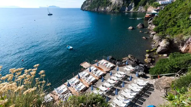 1_La Spiaggia e la Baia di Cartaromana