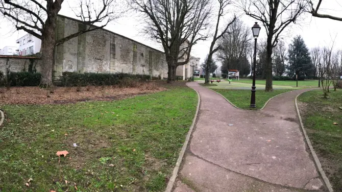 4_Les Vestiges du Castle de Roissy-en-France