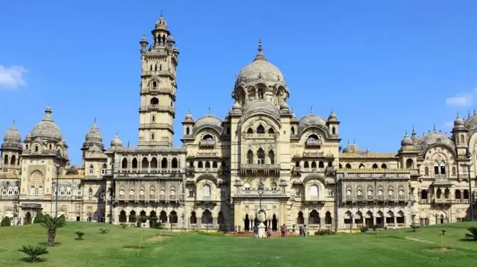 2_Laxmi Vilas Palace