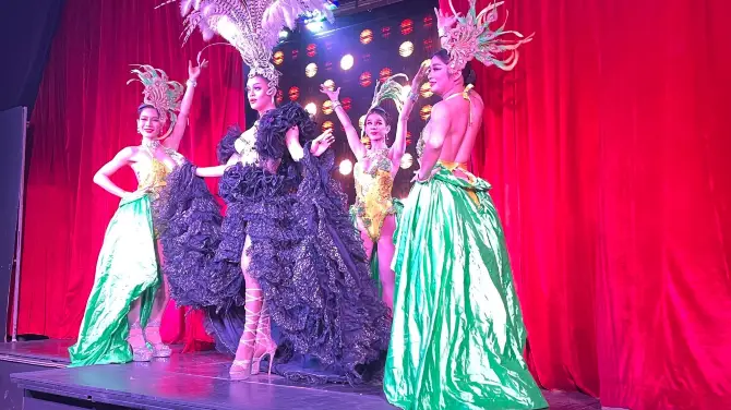 1_Chiang Mai Cabaret Show (Anusarn Market)