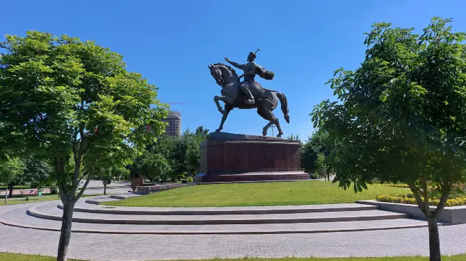 4_Amir Temur Square