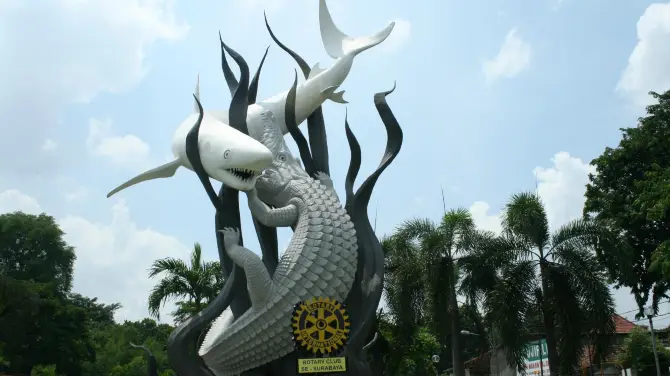 4_Suroboyo Monument