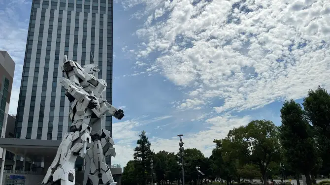 5_Unicorn Gundam Statue