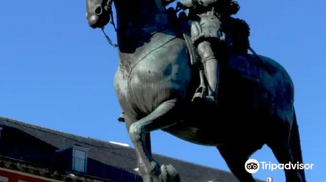 4_Felipe III Statue