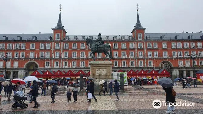 3_Felipe III Statue