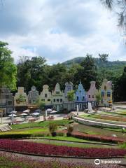 Brookside Valley Resort & Strawberry Town