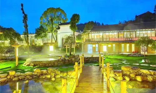 Yangxingu Caoben Hot Spring Resort