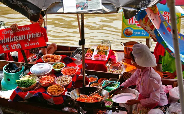 Which floating market to go to? Read this before you decide