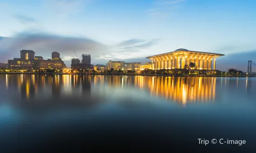 Putrajaya Lake