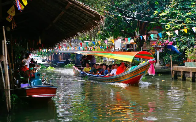 Which floating market to go to? Read this before you decide