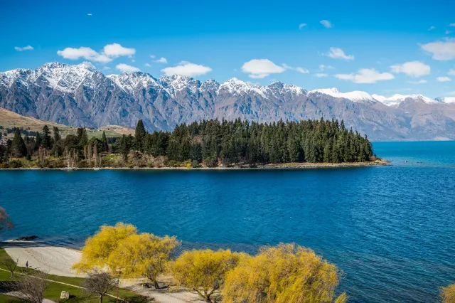 All Kinds of Blue, Such as Milky Blue, Azure Blue, Lazuli Blue, Etc., They Interpret the Lakes of New Zealand Incisively and Vividly.