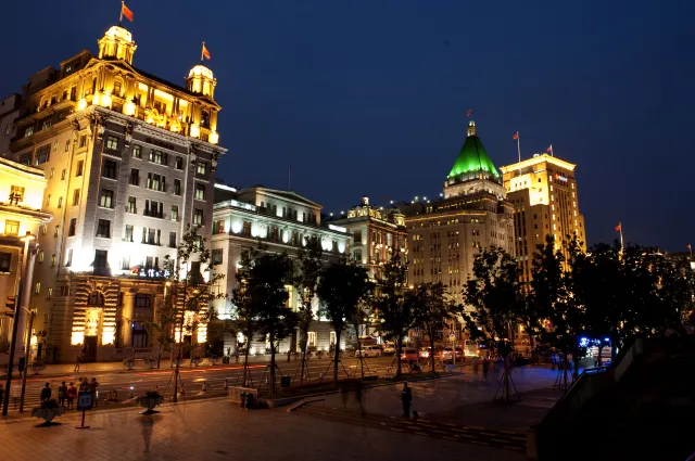 The Bund: Shanghai Landmarks 