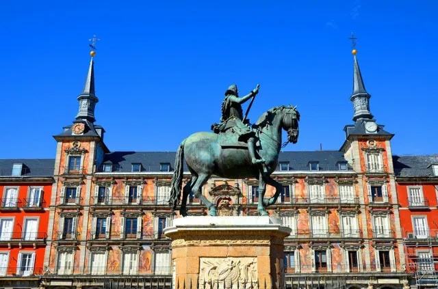 Would You Like to See the Bustling of Madrid? Just Visit those City Squares