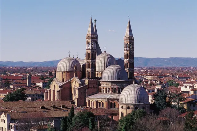 There Are Many Top Tourist Locations in the Towns Around Venice, Including the Location of Romeo and Juliet's Love Story Which is Well Worth Visiting!