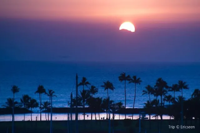 Hiking along the side practical tips for Diamond Head Hawaii