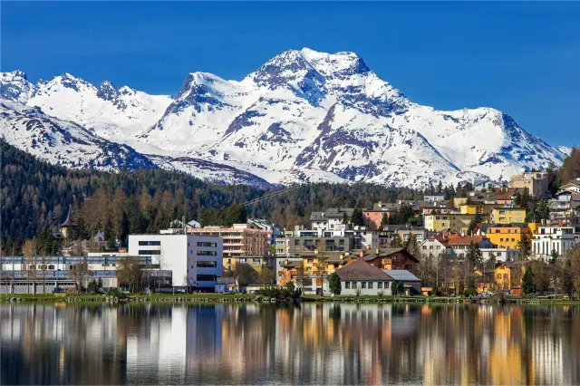 TOP 5 Famous Ski Resorts in Switzerland: Take the Coolest Ski Photo This Winter!