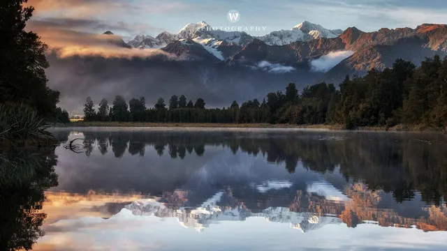 All Kinds of Blue, Such as Milky Blue, Azure Blue, Lazuli Blue, Etc., They Interpret the Lakes of New Zealand Incisively and Vividly.