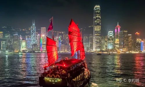 Sightseeing Boats in Hong Kong