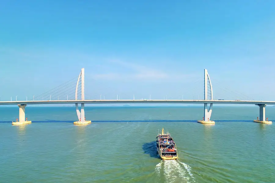 A boat tour of Hong Kong Zhuhai Macao Bridge