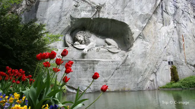 5_Lion Monument