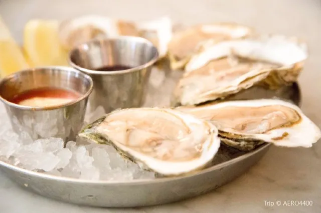 A Guide to Boston's Best Oyster Bars