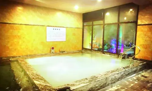 Yujianghu Hot Spring