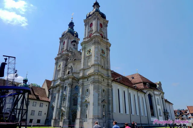 Every Charming Town is a Beautiful Highlight of the Swiss Lakes and Mountains