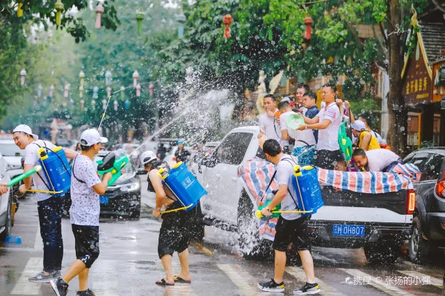 潑水廣場夜市