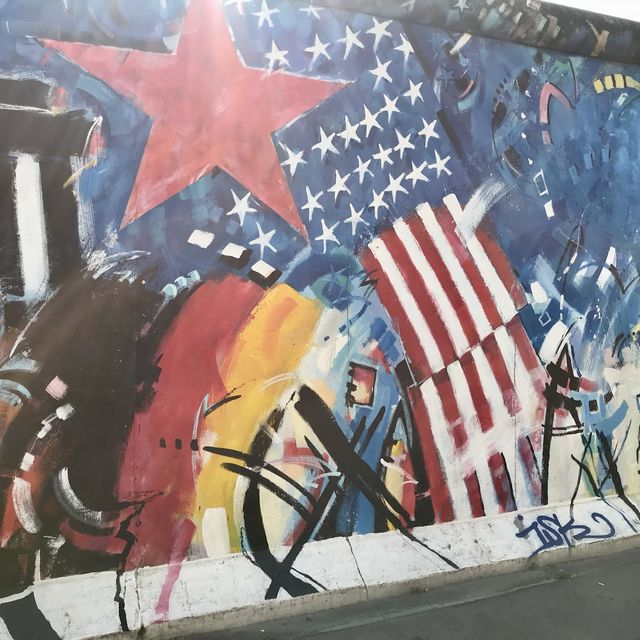 Iconic Murals on the Berlin Wall!