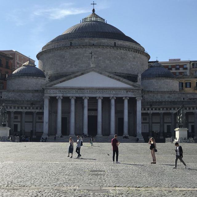 The Chaotic Beauty of Naples