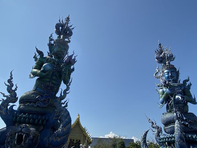 Blue Temple วัดห้ามพลาดเมื่อมาเชียงราย