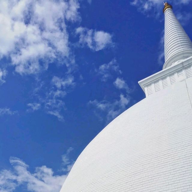 Hiking the birthplace of Buddhism in Sri Lanka 