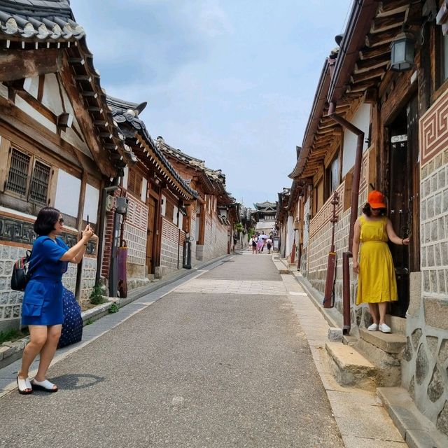 Bukchon Hanok Village and its famous BR🍦