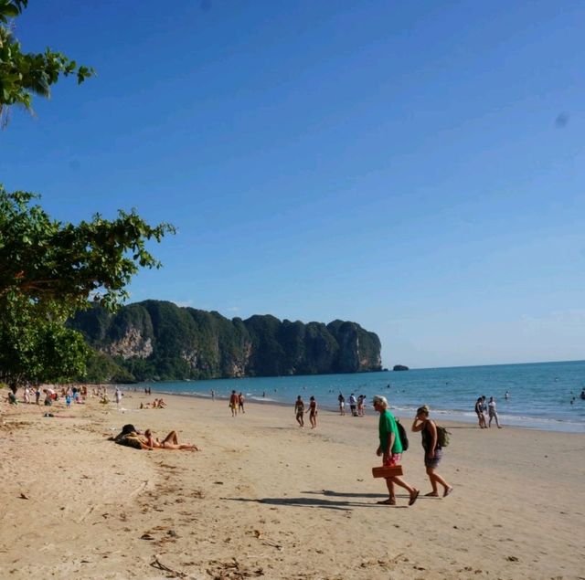 🏖석양이 아름답고, 롱테일 보트 매표소가 있는 크라비 아오낭 비치