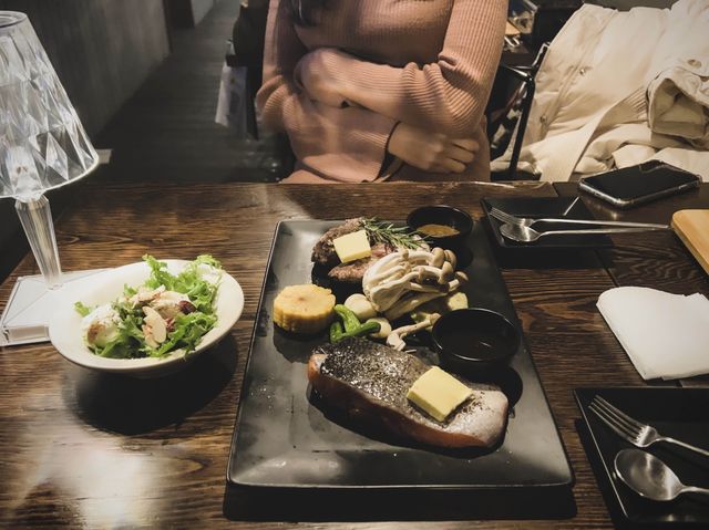 크리스마스 분위기가 한껏, 홍대 맛집 추천