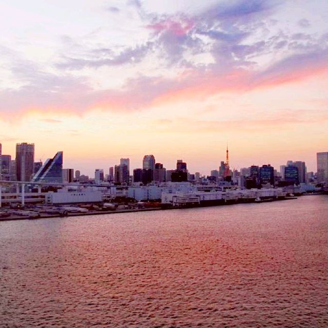 Spectacular Sunset in Tokyo Bay