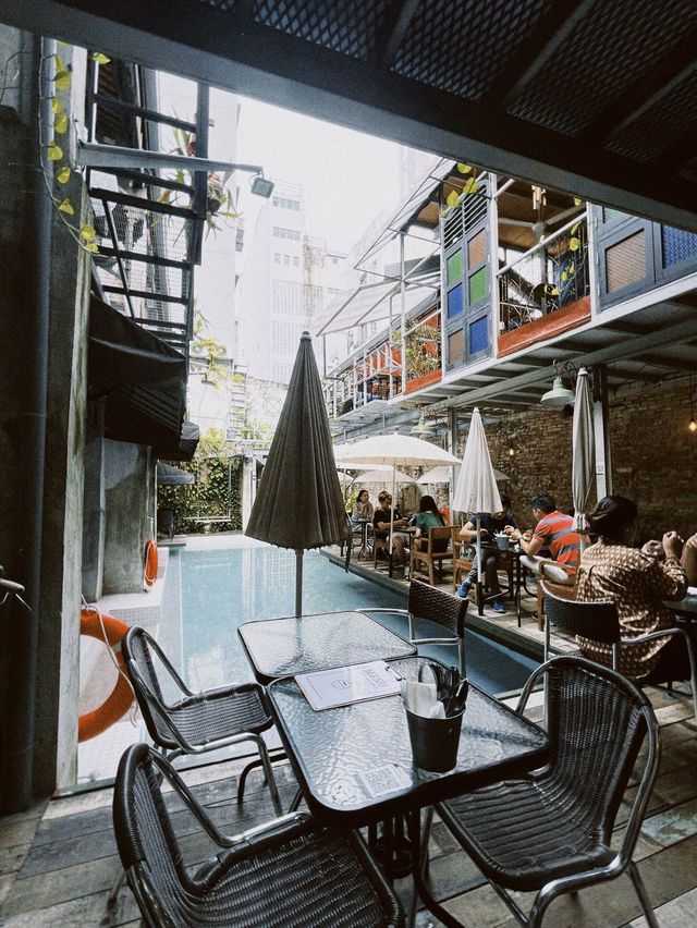 Cafe with Courtyard Pool