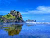 Black sand Beach in Auckland 