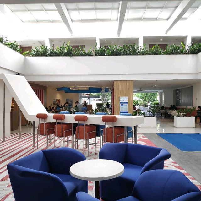 Holiday Inn Express Baruna Modern Lobby