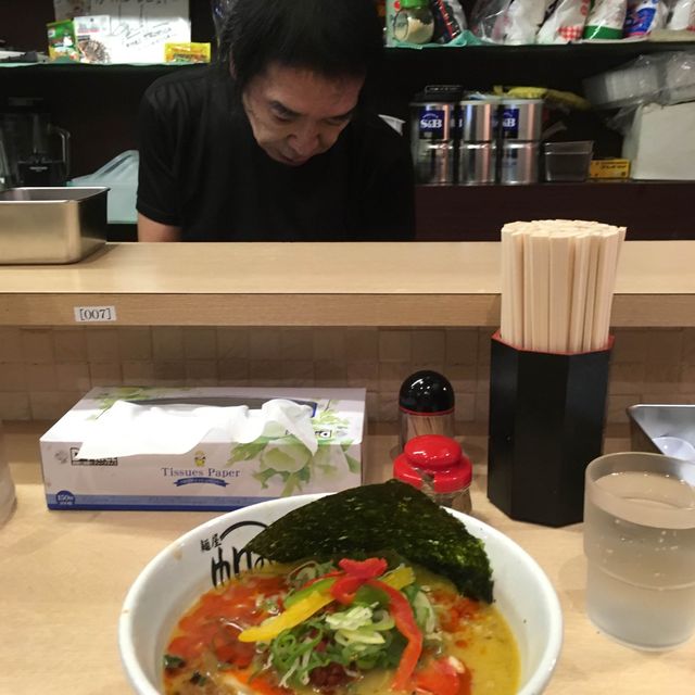 Trying out the authentic ramen in Japan! 