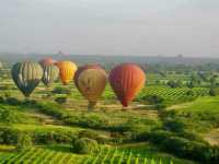 BALLOONS OVER BAGAN 