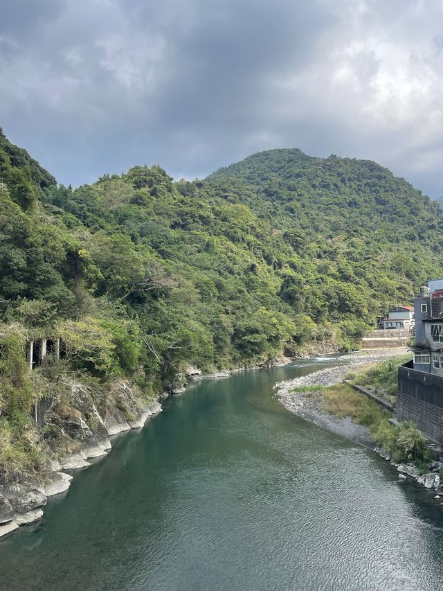 新北烏來 ｜ 烏來瀑布 烏來老街 烏來台車