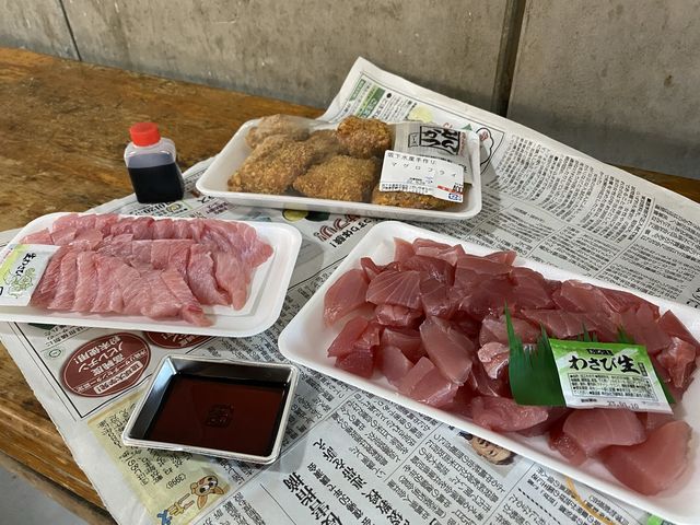 漁港内で格安。マグロをお腹いっぱい食べれます。