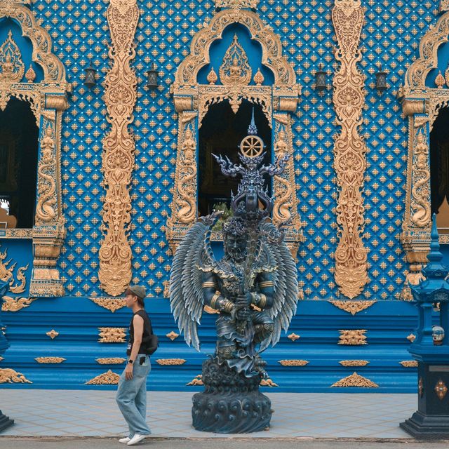 Shades of Blue: Wat Rong Suea Ten