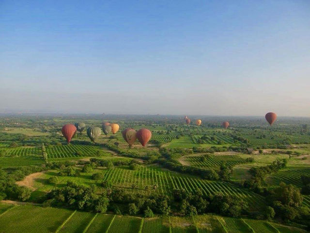 BALLOONS OVER BAGAN 