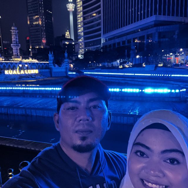 Jalan malam di Dataran Merdeka