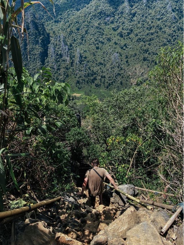 ปีนผาหนามไซที่วังเวียง🇱🇦